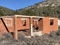 Grand terrain avec une construction incomplète in Real Estate Alicante
