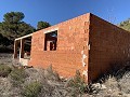 Grand terrain avec une construction incomplète in Real Estate Alicante