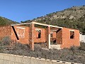 Grand terrain avec une construction incomplète in Real Estate Alicante