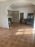 Schöne, netzunabhängige Finca mit 4 Schlafzimmern und 1 Bad in Almansa. in Real Estate Alicante