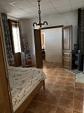 Schöne, netzunabhängige Finca mit 4 Schlafzimmern und 1 Bad in Almansa. in Real Estate Alicante
