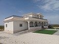 Prachtige villa met 6 slaapkamers en 5 badkamers in Pinoso. in Real Estate Alicante