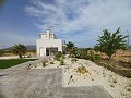 Prachtige villa met 6 slaapkamers en 5 badkamers in Pinoso. in Real Estate Alicante