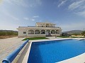 Prachtige villa met 6 slaapkamers en 5 badkamers in Pinoso. in Real Estate Alicante