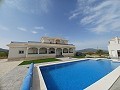 Prachtige villa met 6 slaapkamers en 5 badkamers in Pinoso. in Real Estate Alicante
