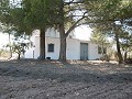 Prachtig landhuis met 5 slaapkamers, 2 badkamers en zwembad in Yecla. in Real Estate Alicante