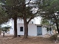 Prachtig landhuis met 5 slaapkamers, 2 badkamers en zwembad in Yecla. in Real Estate Alicante