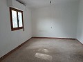 Prachtig landhuis met 5 slaapkamers, 2 badkamers en zwembad in Yecla. in Real Estate Alicante