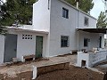 Prachtig landhuis met 5 slaapkamers, 2 badkamers en zwembad in Yecla. in Real Estate Alicante