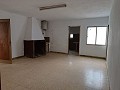 Prachtig landhuis met 5 slaapkamers, 2 badkamers en zwembad in Yecla. in Real Estate Alicante