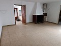 Prachtig landhuis met 5 slaapkamers, 2 badkamers en zwembad in Yecla. in Real Estate Alicante
