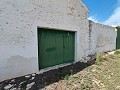 Schönes Landhaus mit 6 Schlafzimmern und 1 Bad in Yecla. in Real Estate Alicante
