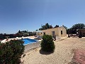 Prachtige villa met 4 slaapkamers en 1 badkamer in Villena. in Real Estate Alicante