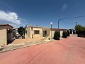 Prachtige villa met 4 slaapkamers en 1 badkamer in Villena. in Real Estate Alicante