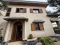 Belle villa de 4 chambres et 2 salles de bain dans l'un des quartiers les plus prestigieux d'Elda in Real Estate Alicante