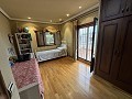 Belle villa de 4 chambres et 2 salles de bain dans l'un des quartiers les plus prestigieux d'Elda in Real Estate Alicante