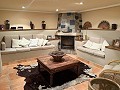 Belle villa de 4 chambres et 2 salles de bain dans l'un des quartiers les plus prestigieux d'Elda in Real Estate Alicante