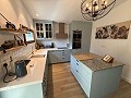 Exclusieve villa met 4 slaapkamers en 3 badkamers in Loma Bada Petrer. in Real Estate Alicante