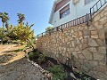 Exclusieve villa met 4 slaapkamers en 3 badkamers in Loma Bada Petrer. in Real Estate Alicante