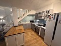 Exclusieve villa met 4 slaapkamers en 3 badkamers in Loma Bada Petrer. in Real Estate Alicante
