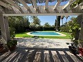 Exclusieve villa met 4 slaapkamers en 3 badkamers in Loma Bada Petrer. in Real Estate Alicante