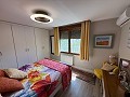 Exclusieve villa met 4 slaapkamers en 3 badkamers in Loma Bada Petrer. in Real Estate Alicante