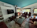 Exclusieve villa met 4 slaapkamers en 3 badkamers in Loma Bada Petrer. in Real Estate Alicante