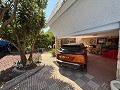 Exclusieve villa met 4 slaapkamers en 3 badkamers in Loma Bada Petrer. in Real Estate Alicante
