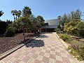 Exclusieve villa met 4 slaapkamers en 3 badkamers in Loma Bada Petrer. in Real Estate Alicante