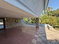 Exclusieve villa met 4 slaapkamers en 3 badkamers in Loma Bada Petrer. in Real Estate Alicante
