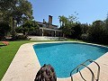 Exclusieve villa met 4 slaapkamers en 3 badkamers in Loma Bada Petrer. in Real Estate Alicante