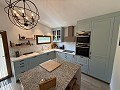 Exclusieve villa met 4 slaapkamers en 3 badkamers in Loma Bada Petrer. in Real Estate Alicante
