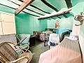 Spacious country house with 8 rooms to renovate in Yecla in Real Estate Alicante