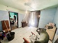Spacious country house with 8 rooms to renovate in Yecla in Real Estate Alicante