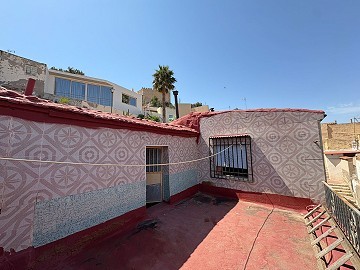 Amazing 4 bedroom 3 bathroom townhouse with castle views in Petrer