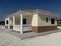 Prachtig gerenoveerde villa met 3 slaapkamers, 2 badkamers en zwembad in Fortuna. in Real Estate Alicante
