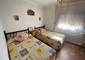 Fabelhafte 4-Bett-Villa mit eigenständigem Gästehaus in Sax in Real Estate Alicante