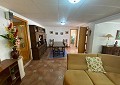 Fabelhafte 4-Bett-Villa mit eigenständigem Gästehaus in Sax in Real Estate Alicante