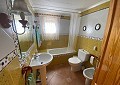 Fabelhafte 4-Bett-Villa mit eigenständigem Gästehaus in Sax in Real Estate Alicante
