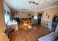 Fabelhafte 4-Bett-Villa mit eigenständigem Gästehaus in Sax in Real Estate Alicante