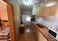 Fabelhafte 4-Bett-Villa mit eigenständigem Gästehaus in Sax in Real Estate Alicante