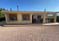 Fabelhafte 4-Bett-Villa mit eigenständigem Gästehaus in Sax in Real Estate Alicante