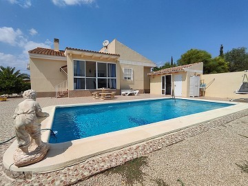 Prachtige Spaanse villa met 3 slaapkamers en zwembad in Fortuna.