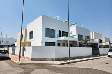 Excepcional villa moderna en venta en Daya Vieja.