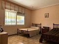 Villa mit 4 Schlafzimmern und 2 Bädern, großes Grundstück mit Platz für Pool, Stallungen oder Geschäft in Real Estate Alicante