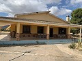 Villa mit 4 Schlafzimmern und 2 Bädern, großes Grundstück mit Platz für Pool, Stallungen oder Geschäft in Real Estate Alicante