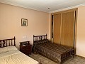 Villa mit 4 Schlafzimmern und 2 Bädern, großes Grundstück mit Platz für Pool, Stallungen oder Geschäft in Real Estate Alicante