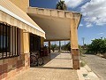 Villa mit 4 Schlafzimmern und 2 Bädern, großes Grundstück mit Platz für Pool, Stallungen oder Geschäft in Real Estate Alicante