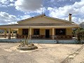 Villa mit 4 Schlafzimmern und 2 Bädern, großes Grundstück mit Platz für Pool, Stallungen oder Geschäft in Real Estate Alicante