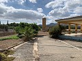 Villa mit 4 Schlafzimmern und 2 Bädern, großes Grundstück mit Platz für Pool, Stallungen oder Geschäft in Real Estate Alicante